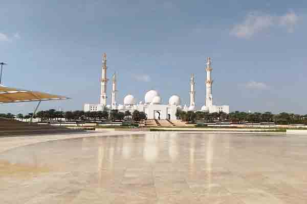  Fahrt zur Sheikh Zayed Moschee