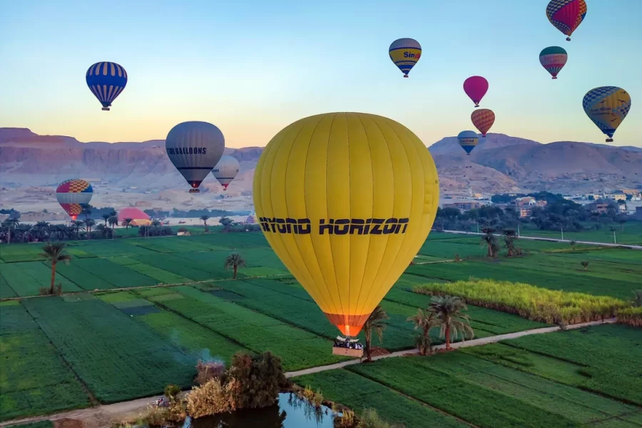 Mit dem Heißluftballon über Luxor