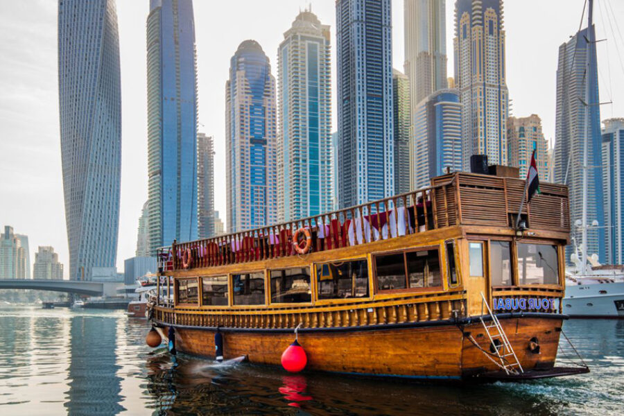 Dubai Marina: Abendessen auf einer Dau-Kreuzfahrt